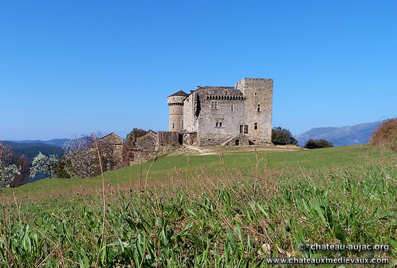 chateau fort de Cheylard à Aujac