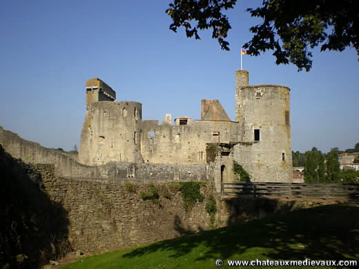 Les châteaux forts du Moyen Age en France