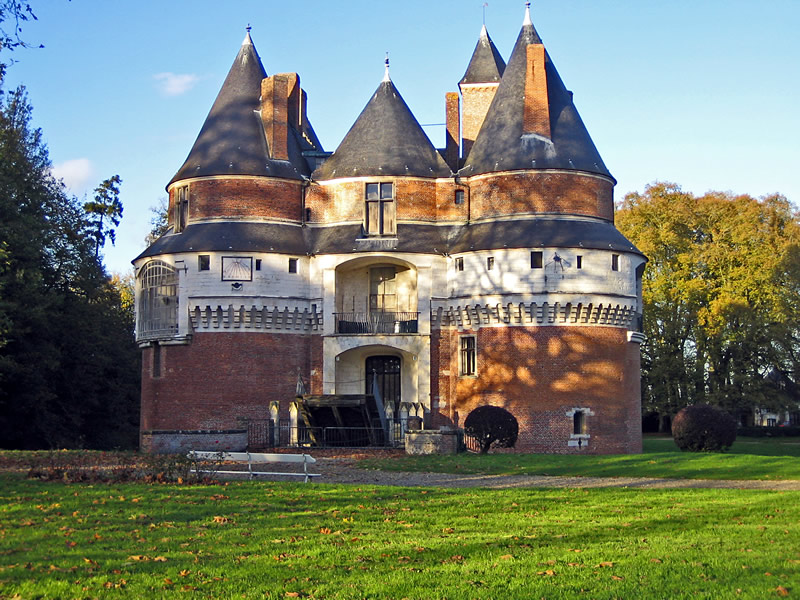 Chateau de RAMBURES, le chateau fort de Rambures, photos et histoire