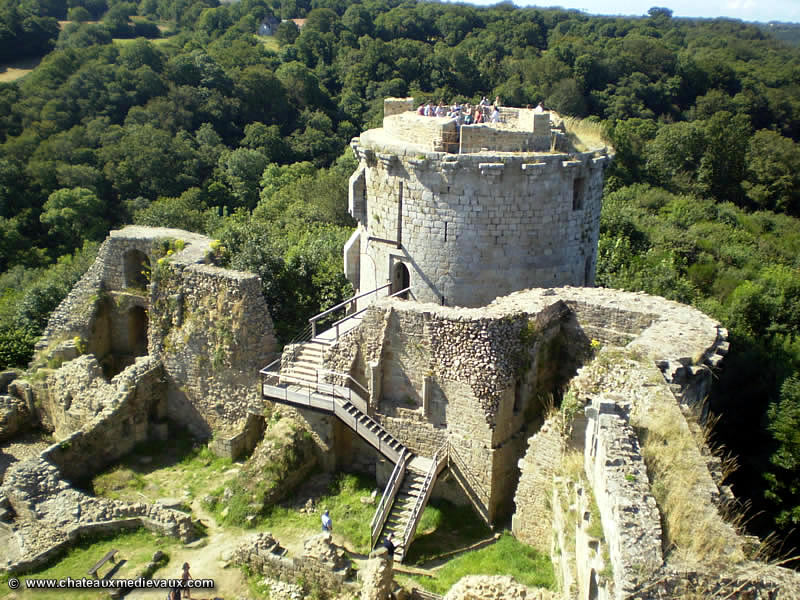 Chateau De Tonquedec Et Son Donjon Chateau Fort De Tonquedec