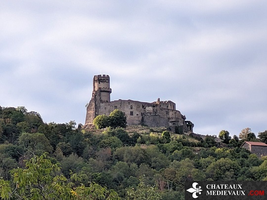 Ch&acirc;teau fort de Tourno&euml;l &agrave; Volvic